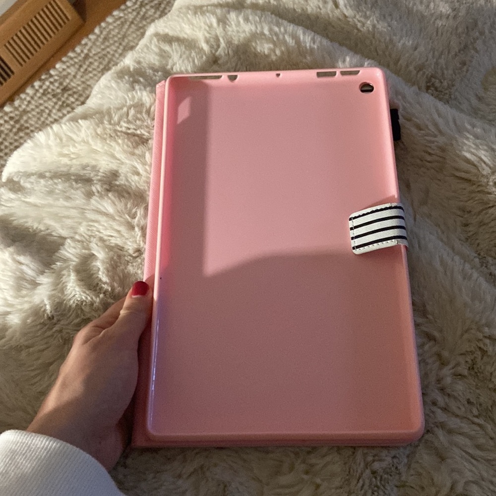 Amazon Tablet with Case - Picture 3 of 5